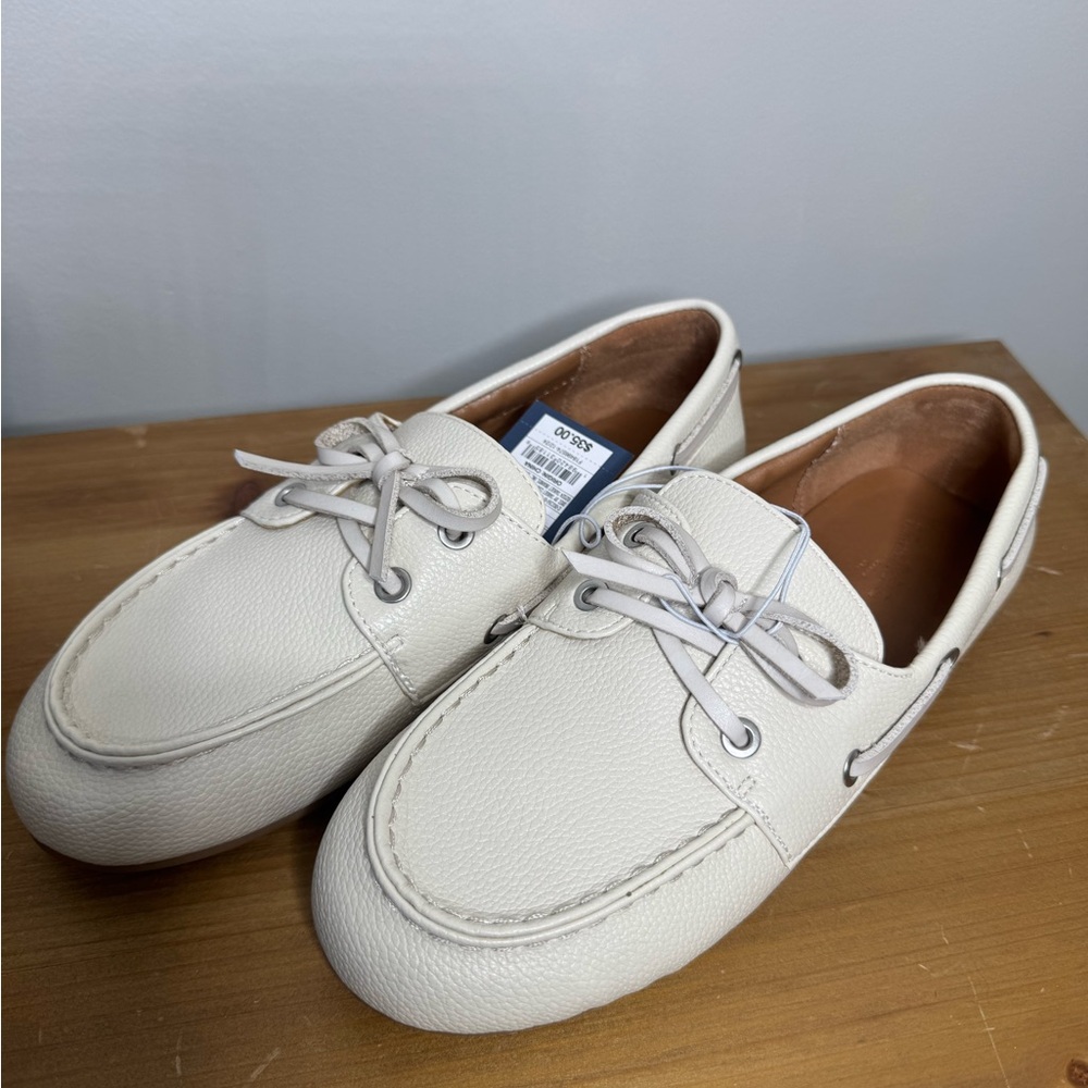 NIB Universal Threads Off White  Flats - Picture 2 of 5